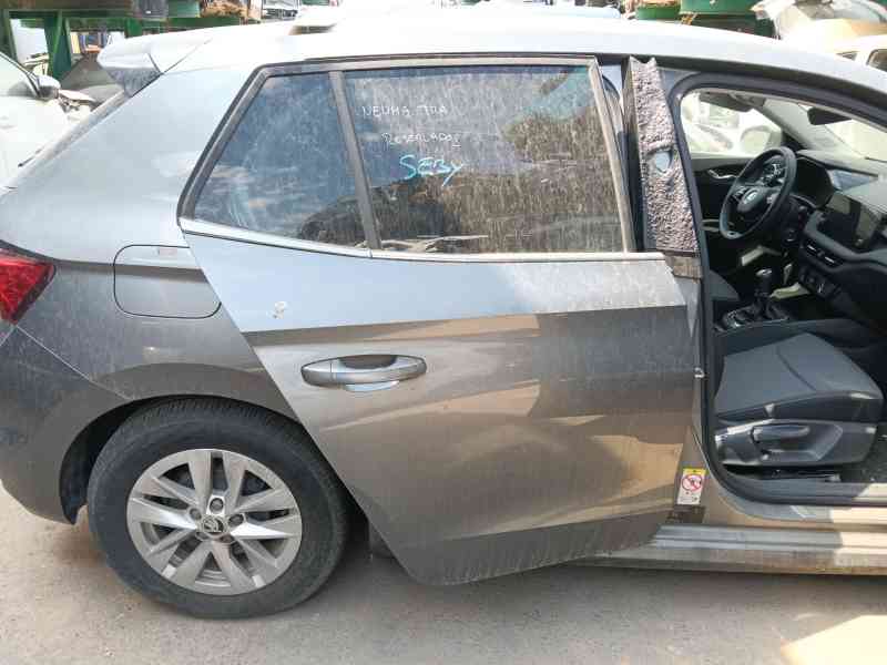 Recambio de puerta trasera derecha para skoda fabia iv (pj3) 1.0 tsi referencia OEM IAM 6VE833052A  