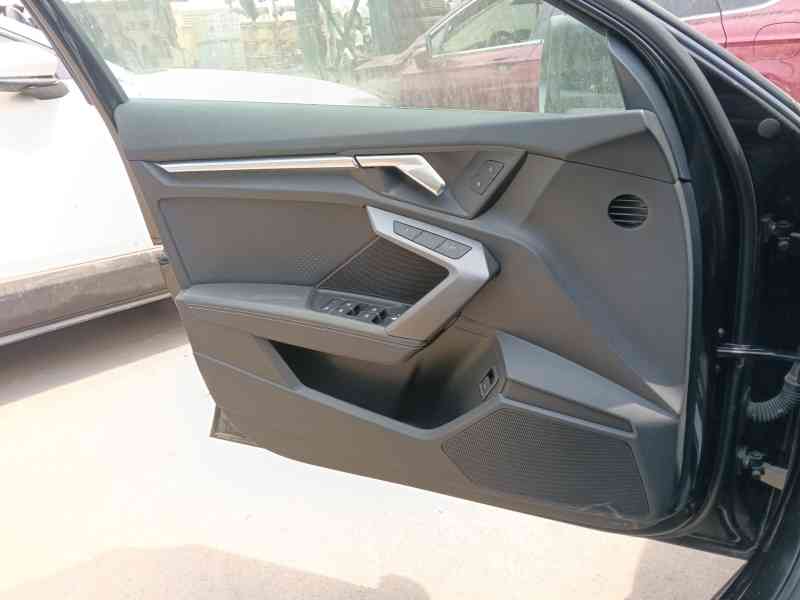 Recambio de guarnecido puerta delantera izquierda para audi a3 sportback (8ya, 8yf) 35 tdi referencia OEM IAM   
