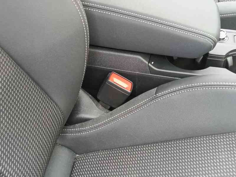 Recambio de enganche cinturon delantero derecho para audi a3 sportback (8ya, 8yf) 35 tdi referencia OEM IAM   