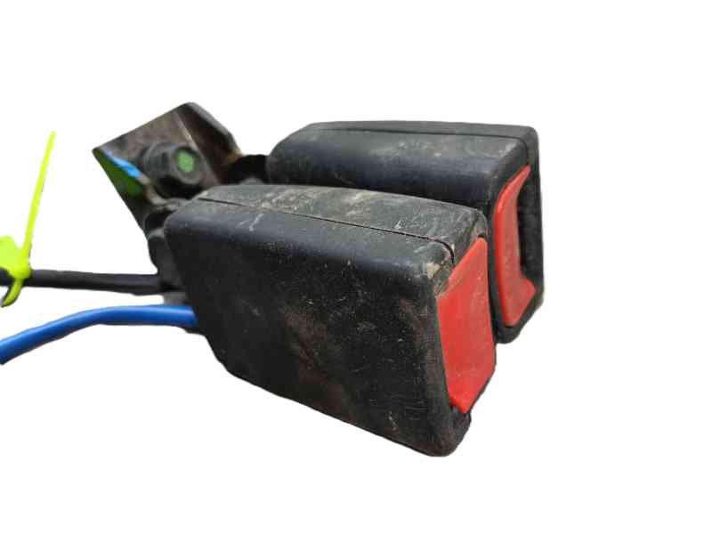 Recambio de enganche cinturon trasero derecho para hyundai i20 i (pb, pbt) 1.2 referencia OEM IAM 898401J0004X  