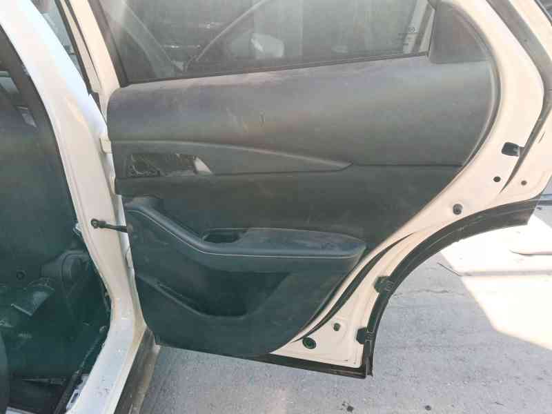 Recambio de guarnecido puerta trasera derecha para mazda cx-30 (dm) skyactiv-x m hybrid referencia OEM IAM   