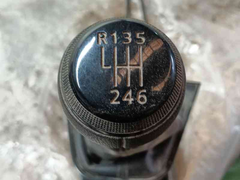 Recambio de pomo palanca cambio para renault express furgoneta/monovolumen 1.5 blue dci 75 (f6aa) referencia OEM IAM   