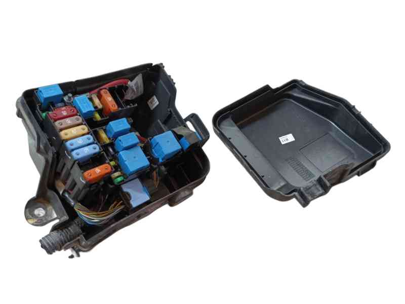 Recambio de caja reles / fusibles para renault express furgoneta/monovolumen 1.5 blue dci 75 (f6aa) referencia OEM IAM   