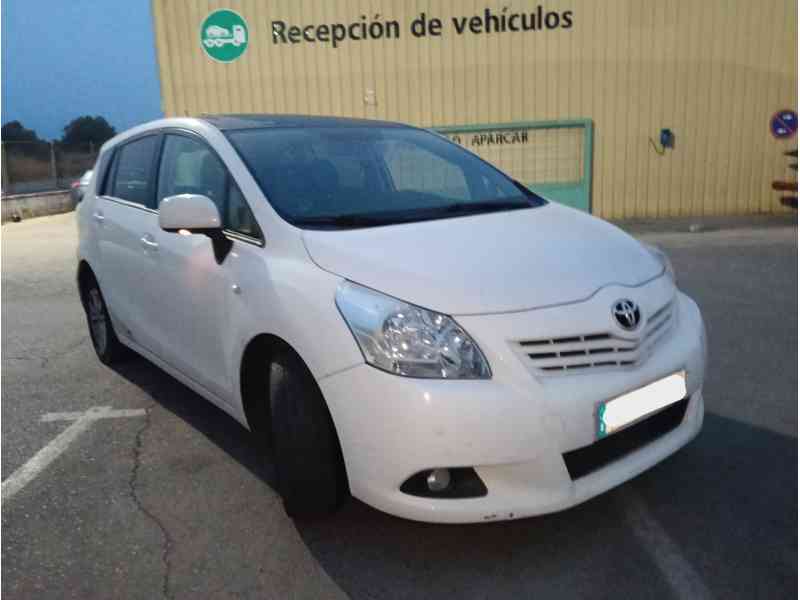toyota verso (_r2_) del año 2011