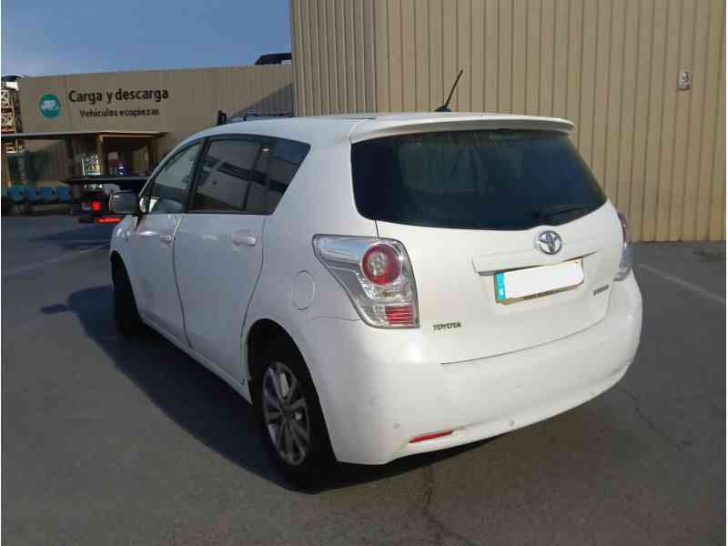 toyota verso (_r2_) del año 2011
