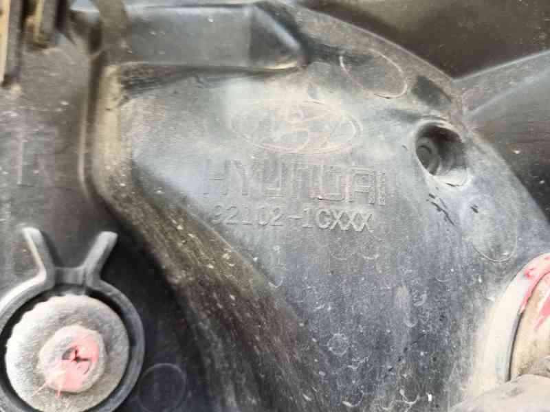 Recambio de faro derecho para hyundai getz (tb) 1.3 i referencia OEM IAM 921021C030  