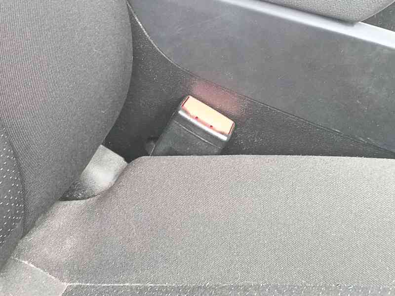Recambio de enganche cinturon delantero derecho para opel insignia a (g09) 2.0 cdti (68) referencia OEM IAM   