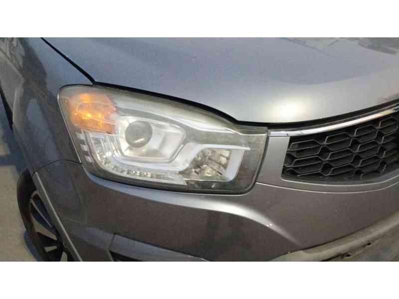 Recambio de faro derecho para ssangyong korando (ck) 2.0 e-xdi referencia OEM IAM   