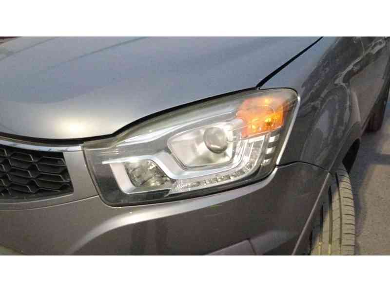 Recambio de faro izquierdo para ssangyong korando (ck) 2.0 e-xdi referencia OEM IAM   