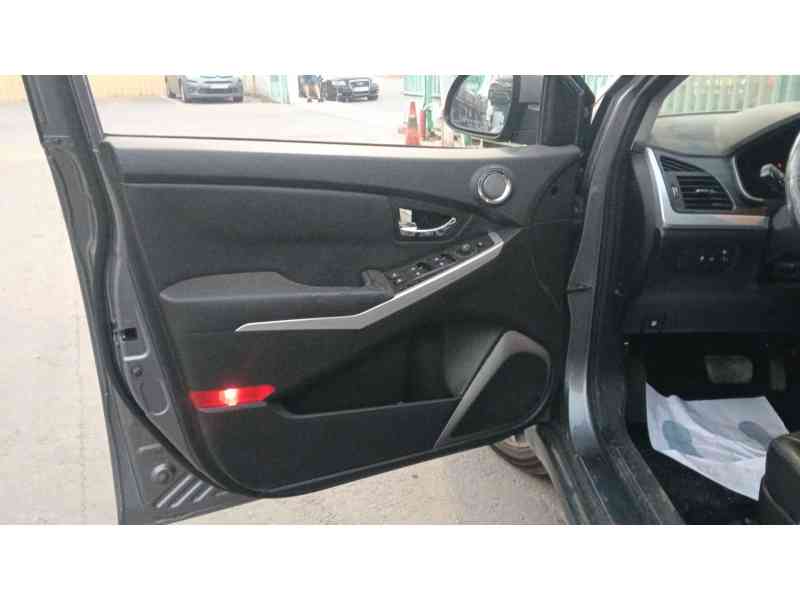 Recambio de guarnecido puerta delantera izquierda para ssangyong korando (ck) 2.0 e-xdi referencia OEM IAM   