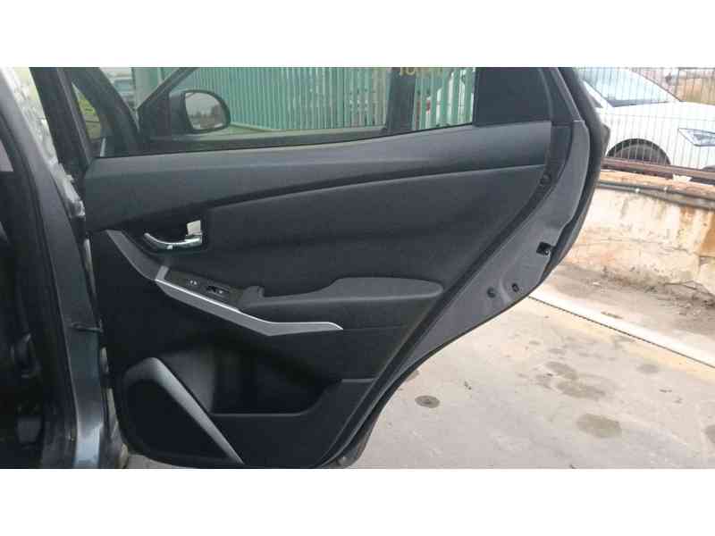 Recambio de guarnecido puerta trasera derecha para ssangyong korando (ck) 2.0 e-xdi referencia OEM IAM   
