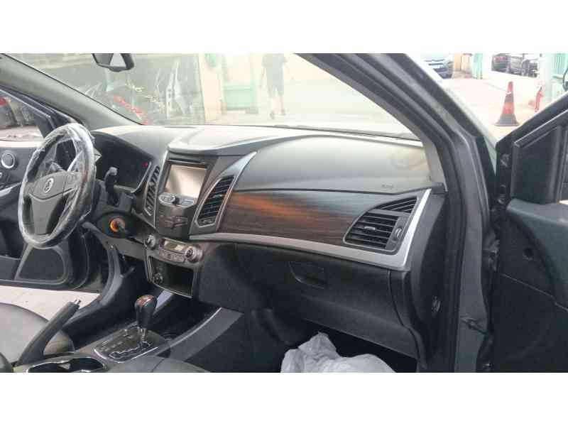 Recambio de salpicadero para ssangyong korando (ck) 2.0 e-xdi referencia OEM IAM   