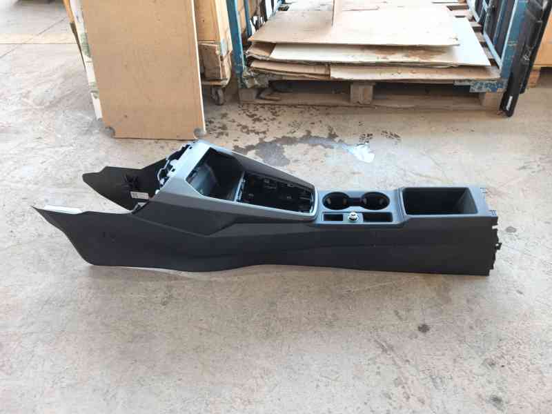 Recambio de consola central para audi a3 sportback (8ya, 8yf) 35 tdi referencia OEM IAM   