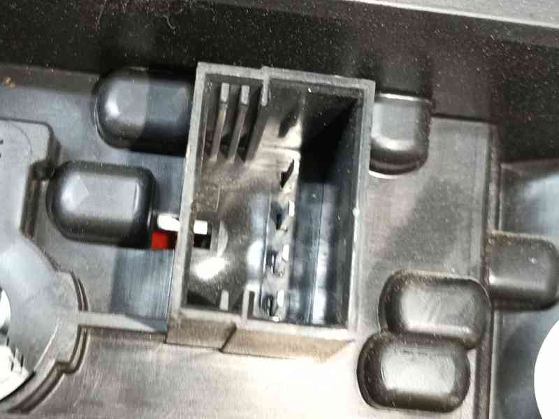 Recambio de piloto trasero izquierdo interior para volkswagen touran (1t3) 1.6 tdi referencia OEM IAM 1T0945093  