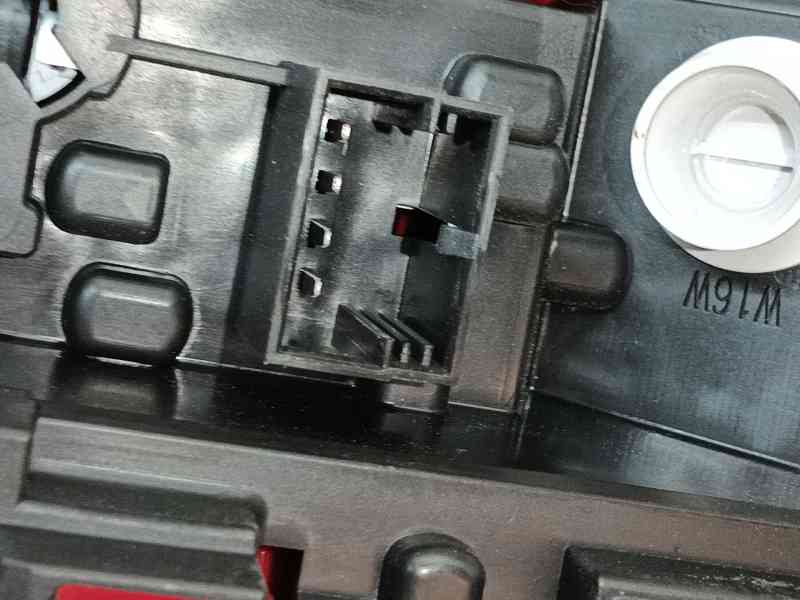 Recambio de piloto trasero derecho interior para volkswagen touran (1t3) 1.6 tdi referencia OEM IAM 1T0945094A  
