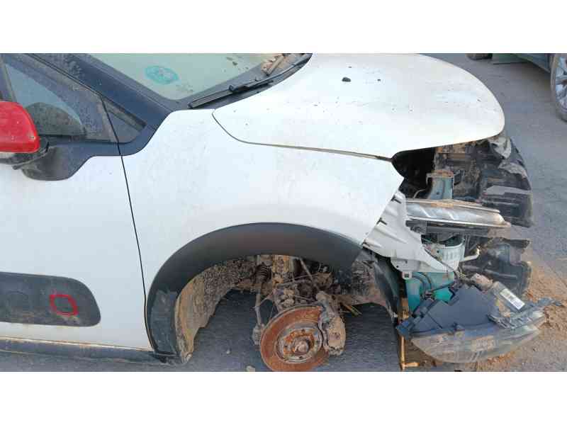 Recambio de aleta delantera derecha para citroën c3 iii (sx) 1.2 vti 82 referencia OEM IAM   