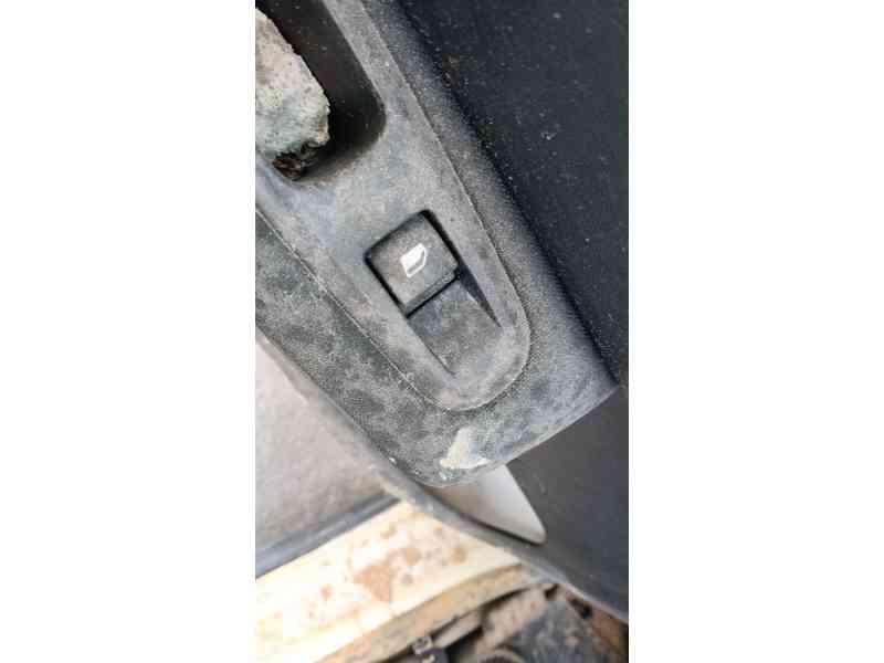 Recambio de mando elevalunas trasero izquierdo para citroën c3 iii (sx) 1.2 vti 82 referencia OEM IAM   