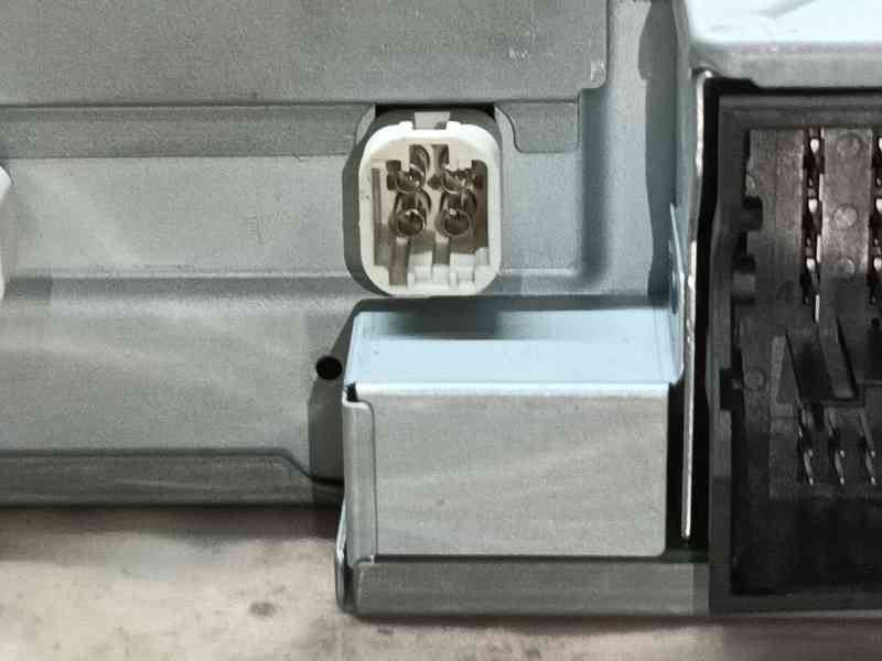 Recambio de sistema audio / radio cd para audi a3 sportback (8ya, 8yf) 35 tdi referencia OEM IAM 8Y0035042C 28836306 8Y0035043B