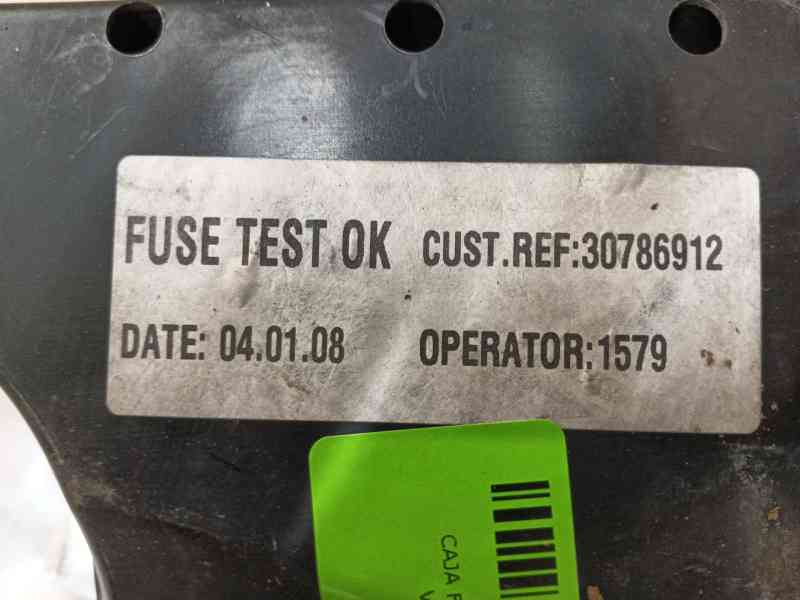 Recambio de caja fusibles delantera para volvo c30 (533) 1.6 d referencia OEM IAM 8688040 30786912 31300482