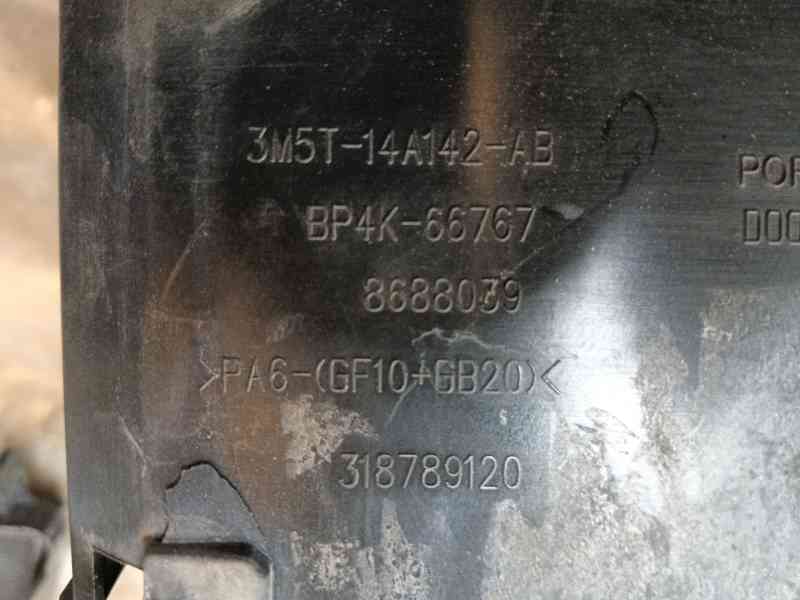 Recambio de caja fusibles delantera para volvo c30 (533) 1.6 d referencia OEM IAM 8688040 30786912 31300482