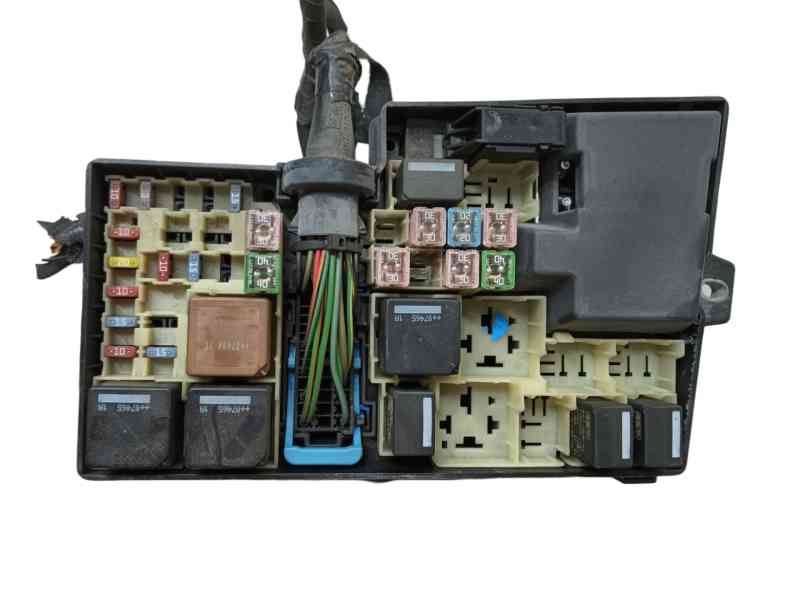 Recambio de caja fusibles delantera para volvo c30 (533) 1.6 d referencia OEM IAM 8688040 30786912 31300482