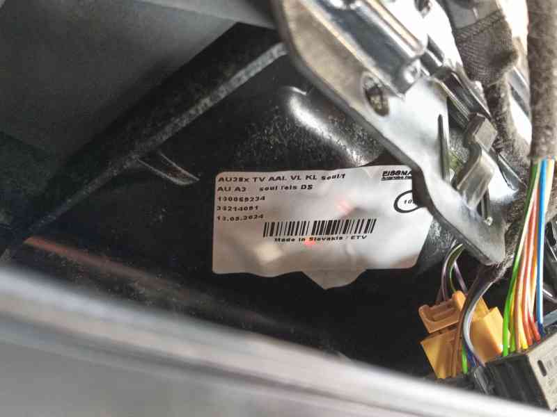 Recambio de guarnecido puerta delantera izquierda para audi a3 sportback (8ya, 8yf) 35 tdi referencia OEM IAM   