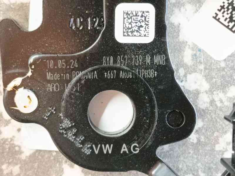 Recambio de enganche cinturon trasero central para audi a3 sportback (8ya, 8yf) 35 tdi referencia OEM IAM  8Y0857739M 