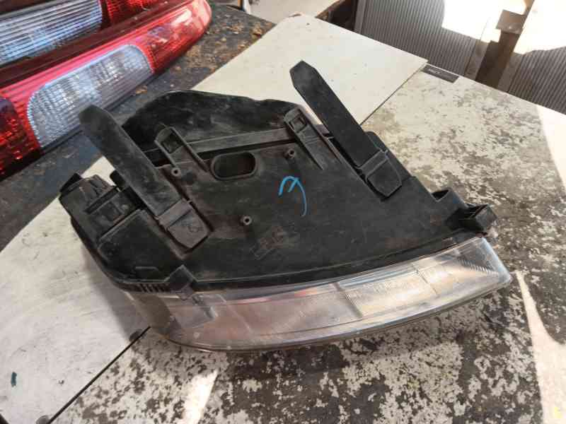 Recambio de faro izquierdo para ford focus c-max (dm2) 1.6 tdci referencia OEM IAM   
