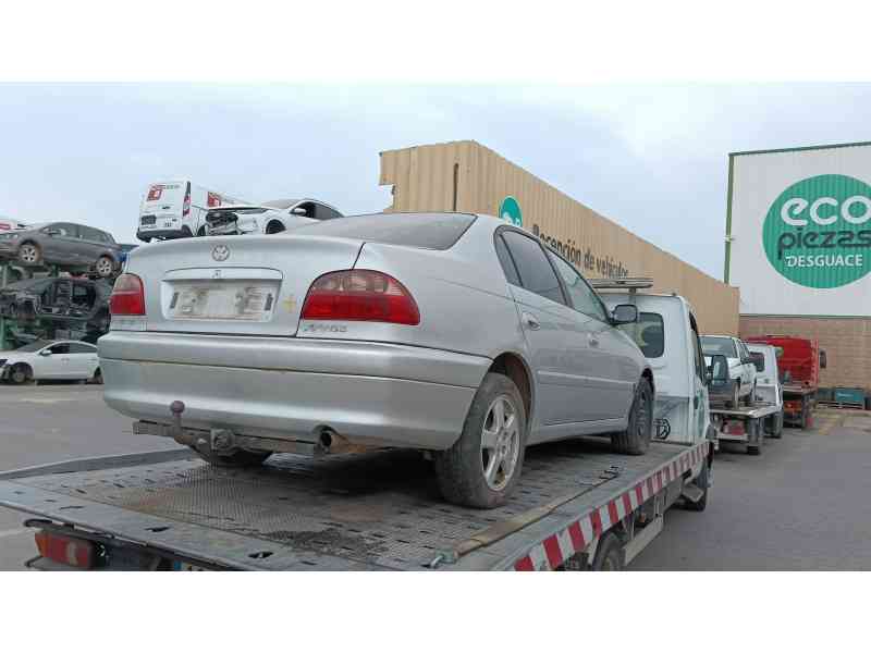 toyota avensis (_t22_) del año 2003