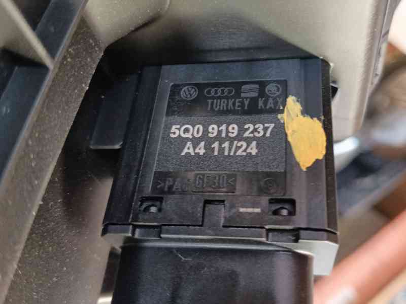 Recambio de guantera para audi a3 sportback (8ya, 8yf) 35 tdi referencia OEM IAM  8Y1857035A 8Y1857035A