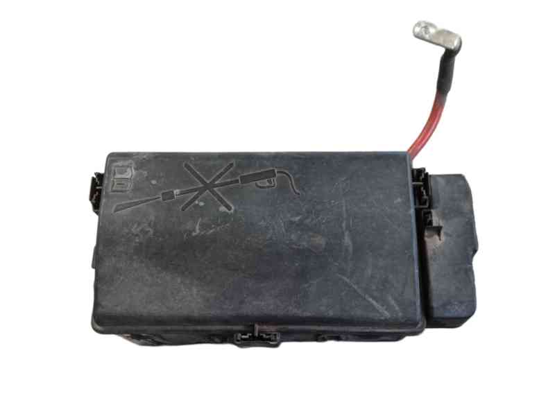 Recambio de caja fusibles delantera para opel insignia a (g09) 2.0 cdti (68) referencia OEM IAM  13222782 13255300