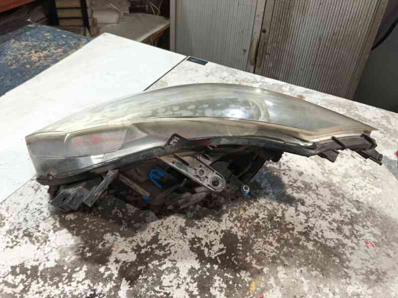 Recambio de faro derecho para renault clio iii (br0/1, cr0/1) 1.5 dci (br17, cr17) referencia OEM IAM   
