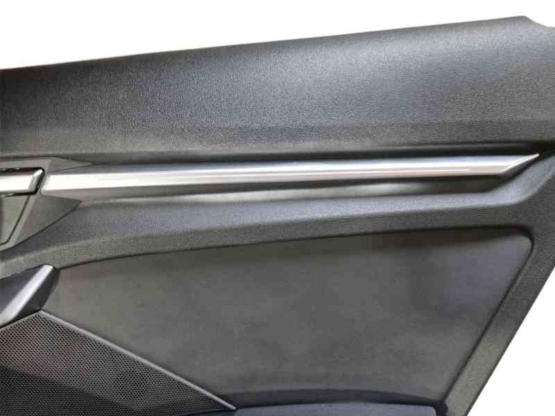 Recambio de guarnecido puerta trasera derecha para audi a3 sportback (8ya, 8yf) 35 tdi referencia OEM IAM  8Y0867378 242435168