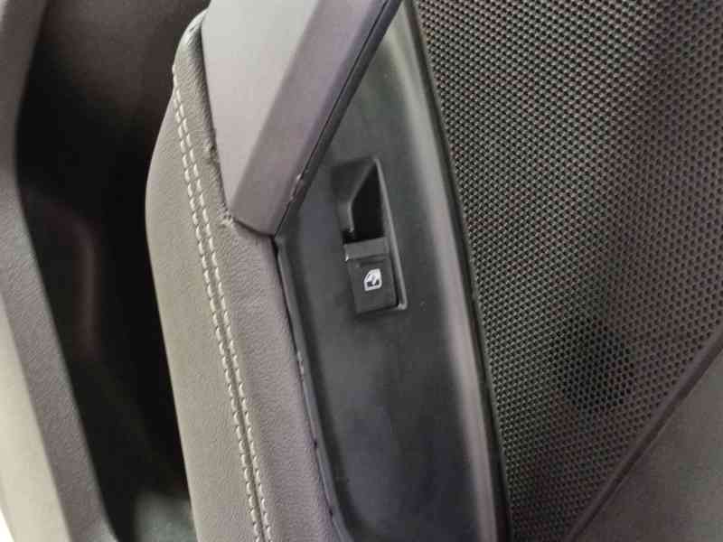 Recambio de guarnecido puerta trasera derecha para audi a3 sportback (8ya, 8yf) 35 tdi referencia OEM IAM  8Y0867378 242435168