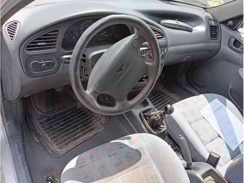 daewoo lanos sedán (klat) del año 2000