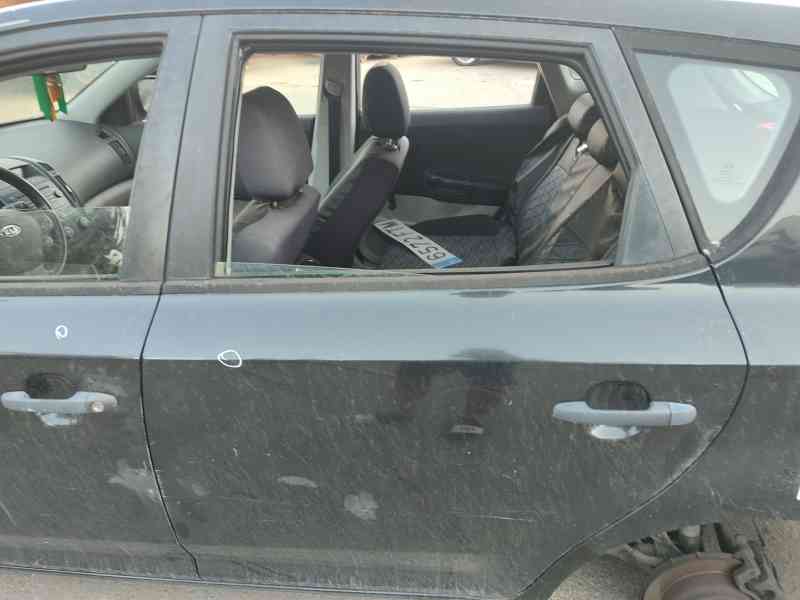 Recambio de puerta trasera izquierda para kia cee´d hatchback (ed) 1.6 crdi 90 referencia OEM IAM 770031H000  