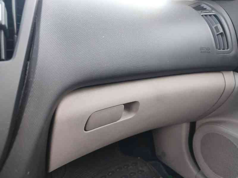 Recambio de guantera para kia cee´d hatchback (ed) 1.6 crdi 90 referencia OEM IAM 847601H000ED / 845101H000ED  