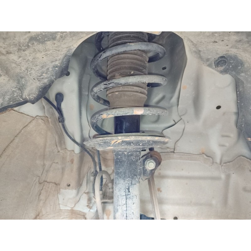 Recambio de amortiguador delantero derecho para toyota yaris (_p13_) 1.5 hybrid (nhp130_) referencia OEM IAM   