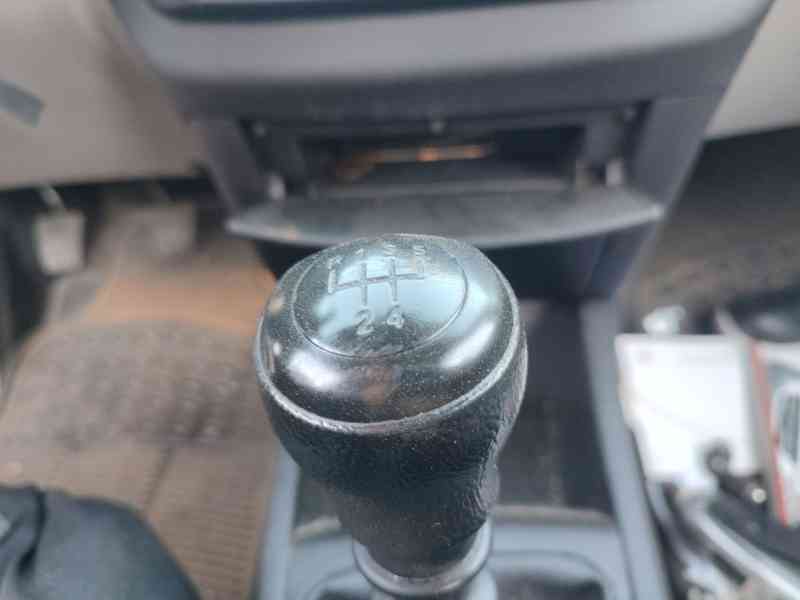 Recambio de pomo palanca cambio para kia cee´d hatchback (ed) 1.6 crdi 90 referencia OEM IAM   