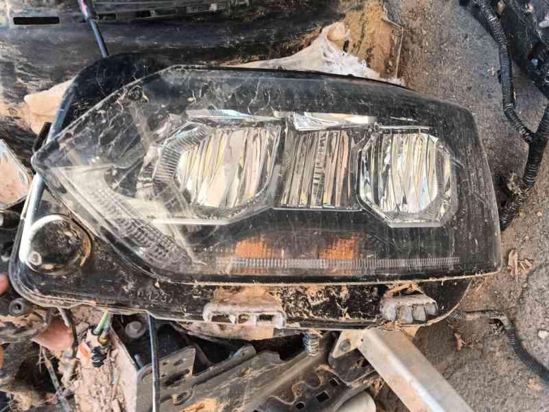 Recambio de faro izquierdo para peugeot 2008 ii (ud_, us_, uy_, uj_, ur_, uc_) 1.2 puretech 100 referencia OEM IAM   