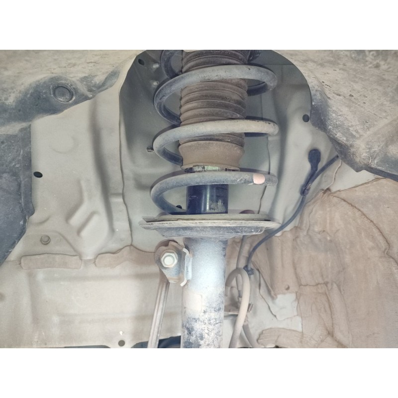 Recambio de amortiguador delantero izquierdo para toyota yaris (_p13_) 1.5 hybrid (nhp130_) referencia OEM IAM   