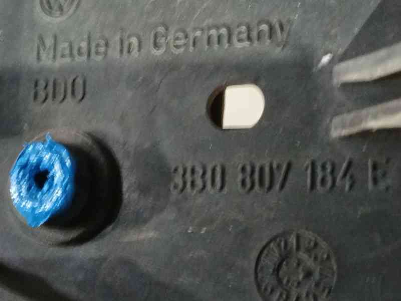 Recambio de aleta delantera derecha para volkswagen passat b5.5 variant (3b6) 1.9 tdi referencia OEM IAM 3B0821106E  