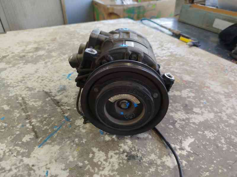 Recambio de compresor aire acondicionado para volkswagen passat b5.5 variant (3b6) 1.9 tdi referencia OEM IAM 8D0260805RV  