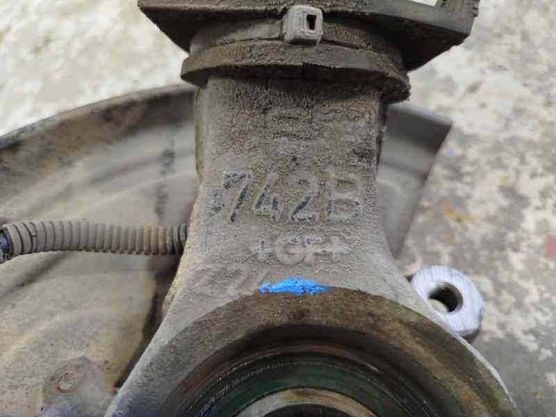 Recambio de mangueta delantera derecha para volkswagen passat b5.5 variant (3b6) 1.9 tdi referencia OEM IAM 8D0407258AM  