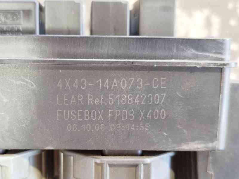 Recambio de caja fusibles delantera para jaguar x-type i (x400) 2.2 d referencia OEM IAM  4X4314A073CE 518842307