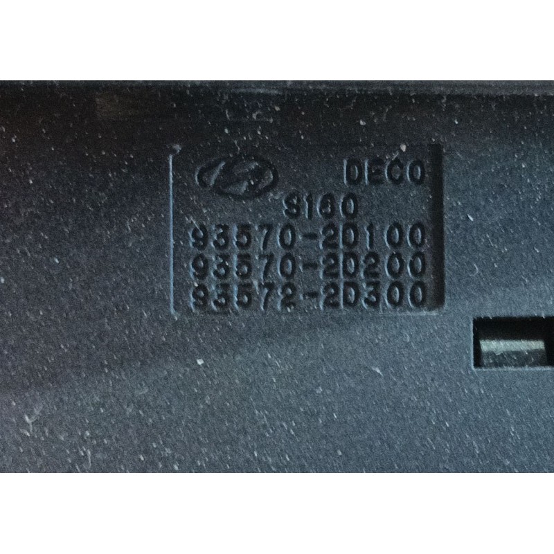 Recambio de mando elevalunas delantero izquierdo para hyundai elantra iii (xd) 2.0 crdi referencia OEM IAM 935702D100AX 935702D1