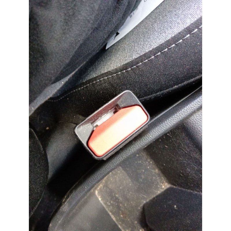 Recambio de enganche cinturon delantero izquierdo para renault clio v (b7_) tce 90 (b7mt) referencia OEM IAM   