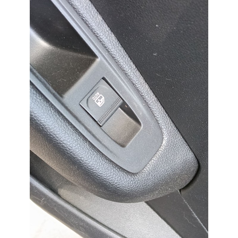 Recambio de mando elevalunas trasero izquierdo para renault clio v (b7_) tce 90 (b7mt) referencia OEM IAM 254218388R  