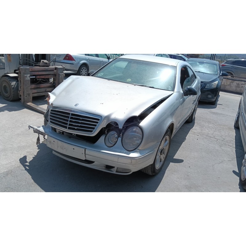 mercedes-benz clk (c208) del año 2001