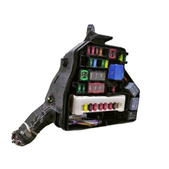 CAJA RELES / FUSIBLES 826620D100 